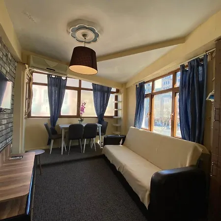 Fascinating Duplex Flat With Classic Beyoglu Architecture 5-Min Walk To Istiklal Avenue Διαμέρισμα *
