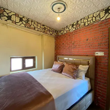 Fascinating Duplex Flat With Classic Beyoglu Architecture 5-Min Walk To Istiklal Avenue * Κωνσταντινούπολη