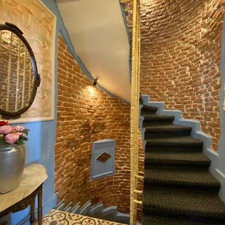 Fascinating Duplex Flat With Classic Beyoglu Architecture 5-Min Walk To Istiklal Avenue *