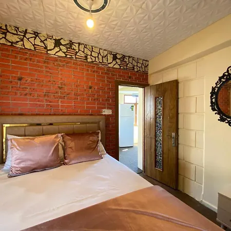 Fascinating Duplex Flat With Classic Beyoglu Architecture 5-Min Walk To Istiklal Avenue Κωνσταντινούπολη